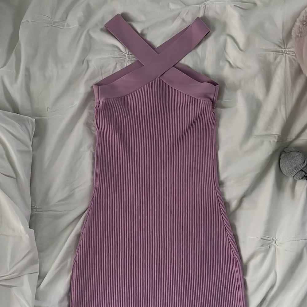 Babaton
SCULPT KNIT CRISS CROSS DRESS in lilac 🌸